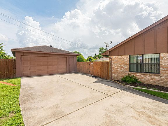3rd image of 9810 Halliford Dr