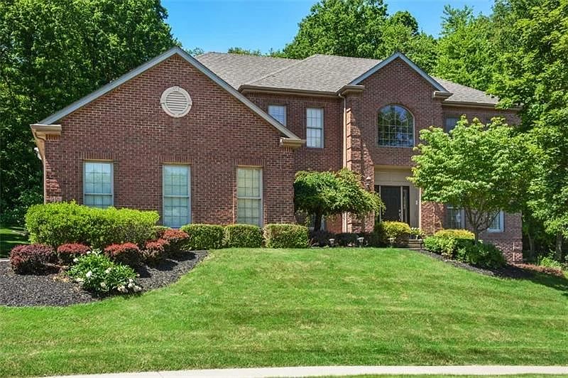 1st image of 150 Oakview Dr