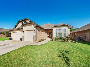 7071 Richardson Ct, Warr Acres, OK 73132