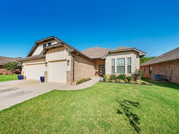 7071 Richardson Ct, Warr Acres, OK 73132