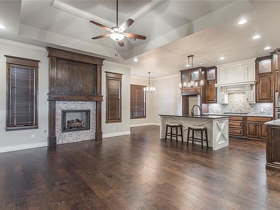 5th image of 9309 NW 80th St