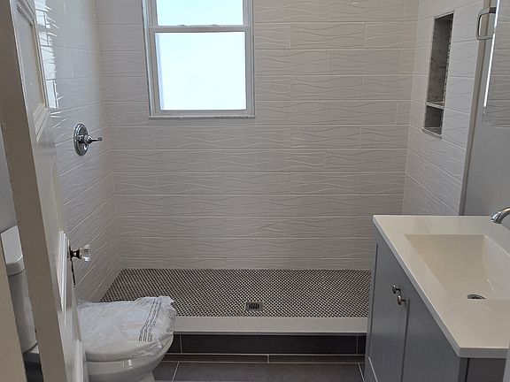 3rd image of 22A Morton St #22-A
