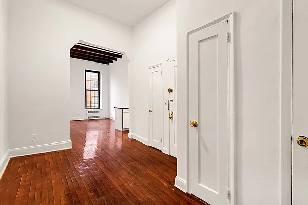 Rented by Compass | media 7