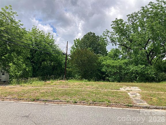 4th image of 610 S Yadkin Ave