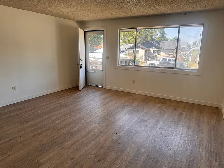 1228 E North Ave — Photo 2