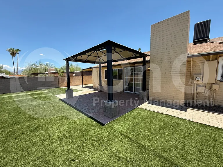 8601 E Calle Bolivar — Photo 44