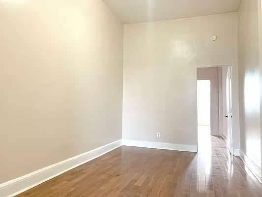 Rented by Bedford Realty USA Corp | media 9