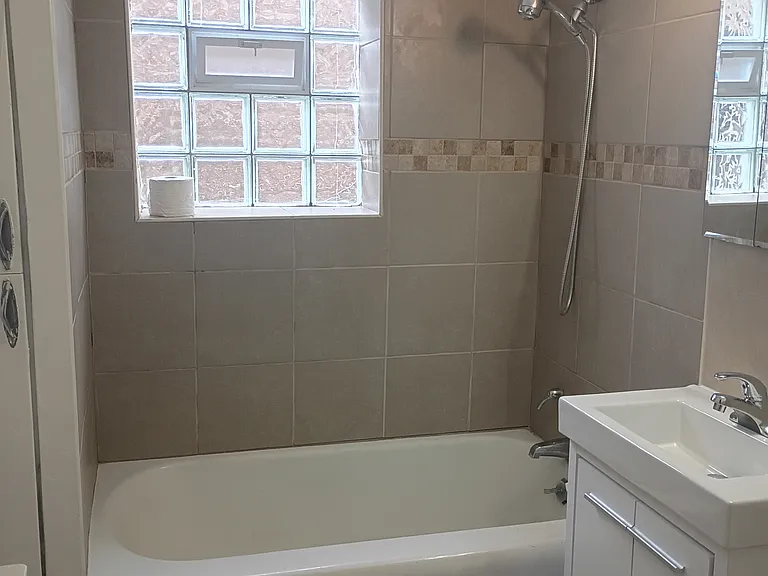 10226 S Rhodes Ave #1 — Photo 7