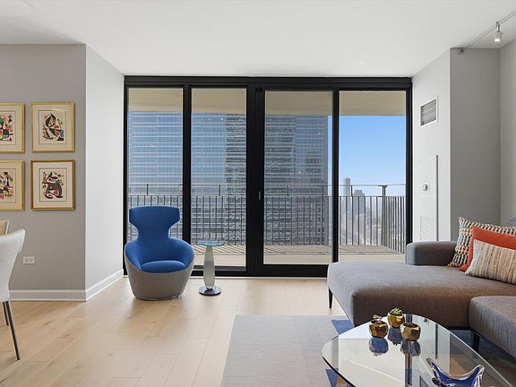 4th image of 225 N Columbus Dr Unit 5908