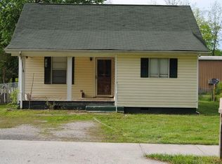 707 W 12th St, Chickamauga, GA 30707
