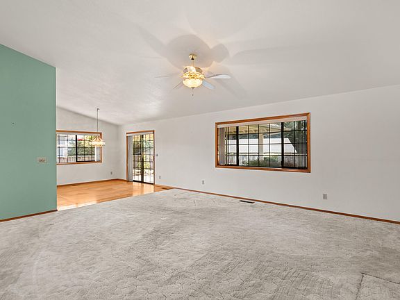 5th image of 1007 NW Regent Dr
