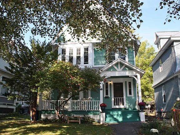 2nd image of 122 N Pine Ave