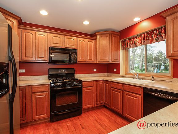 4th image of 913 Winchester Green Dr