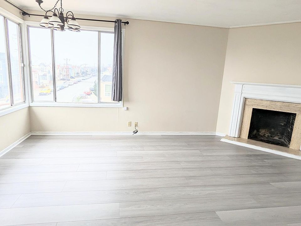 1st image of 2402 30th Ave