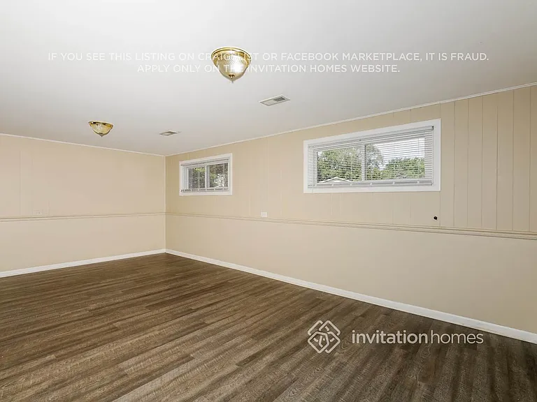 1381 Alberta Ct — Photo 9
