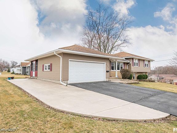 3rd image of 2724 W Parkwood Dr