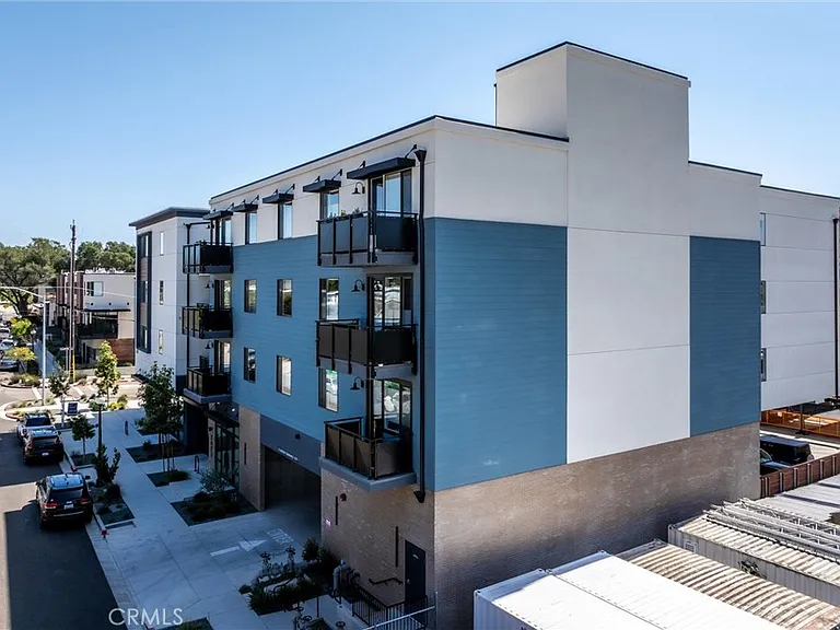 2475 Victoria Ave — Photo 24