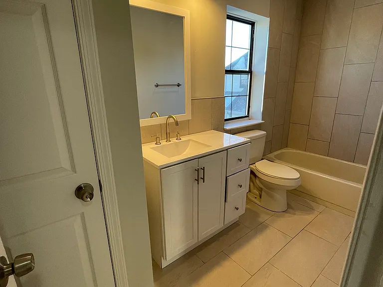 1909 Woodbridge Commons Way — Photo 11