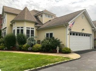 273 S Ocean Ave, Freeport, NY 11520