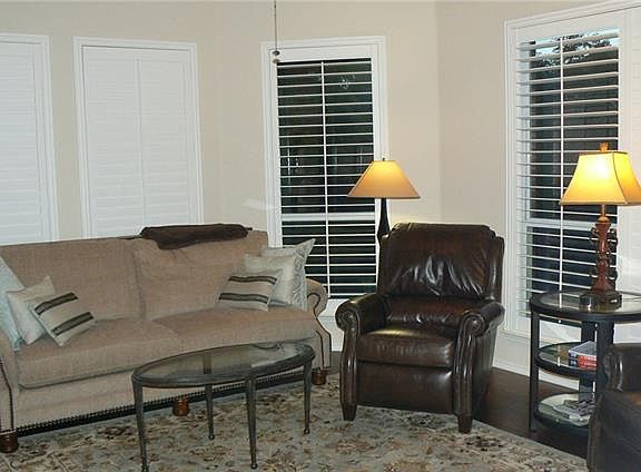 4th image of 11102 Silver Horn Dr