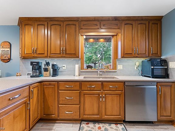 5th image of 358 Kingwood Dr