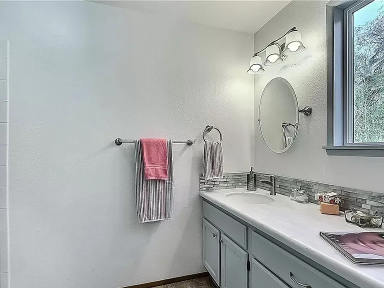 Jr Primary Upstairs Bedroom Bathroom
