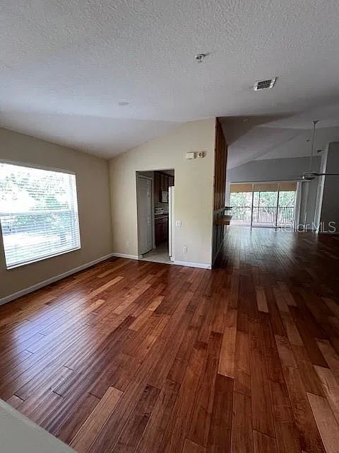 3 bed, 2.0 bath, 1797 sqft, $2,300 — Photo 4