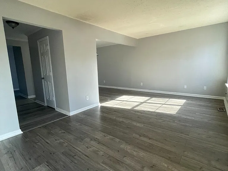 313 Stafford Mews Ln — Photo 4