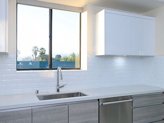 3rd image of 536 S El Molino Ave #1