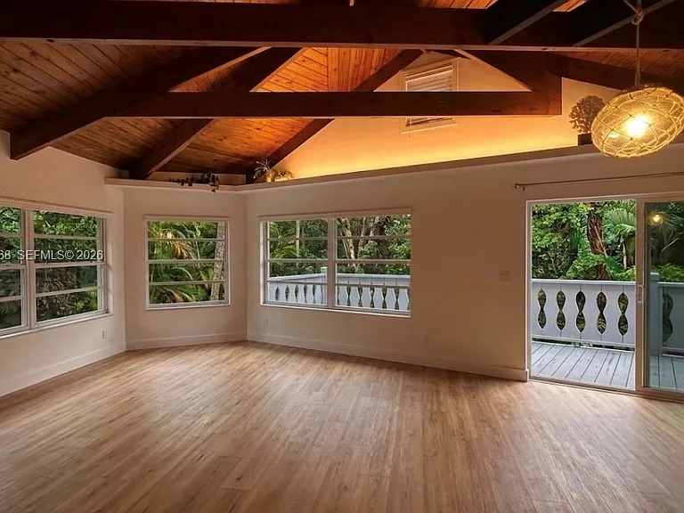 130 NE Gumbo Limbo Dr — Photo 2