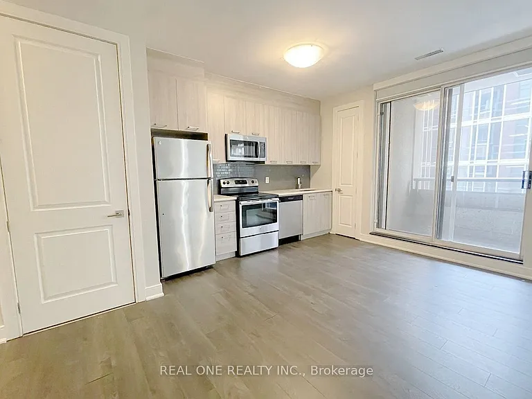 150 Main St W #310 — Photo 6