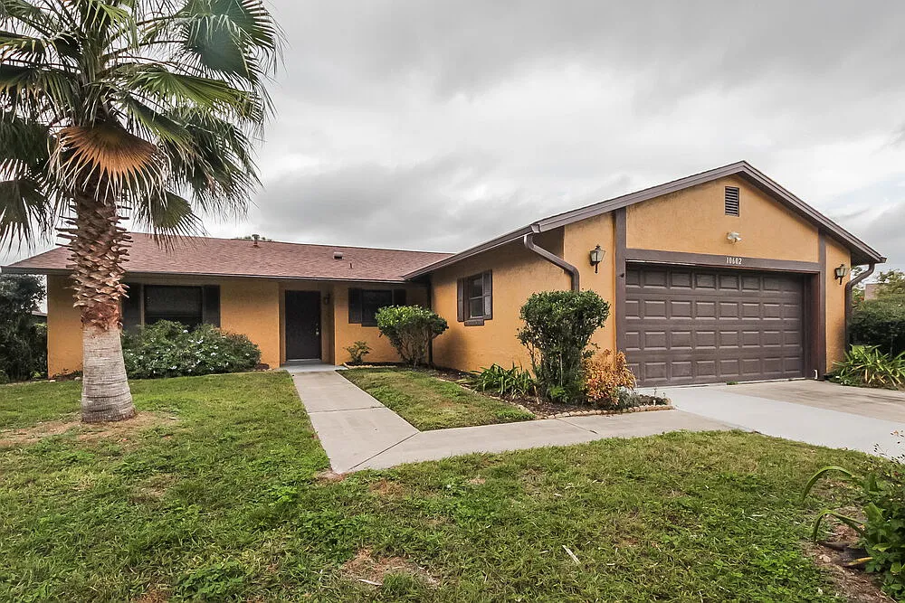 3 bed, 2.0 bath, 1612 sqft, $2,430 — Photo 1