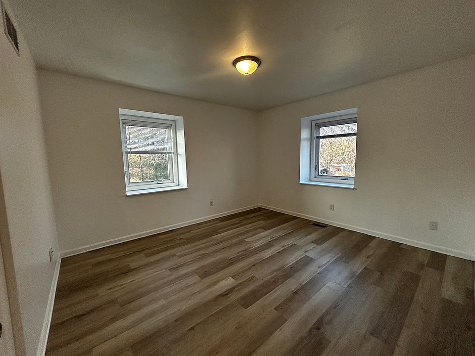 1st image of 3800 Southwood Dr #3806