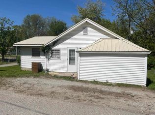 4915 E White Point Dr, Monticello, IN 47960