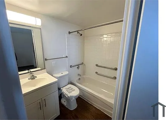 1037 Cathedral St — Photo 5