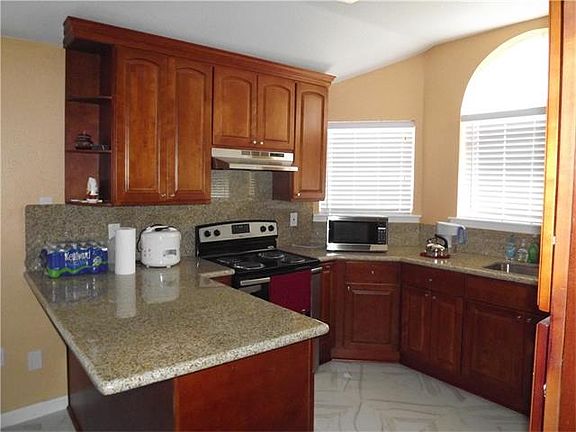 4th image of 3645 Forest Park Ln