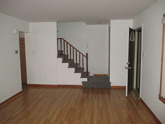 3rd image of 1S290 Danby St