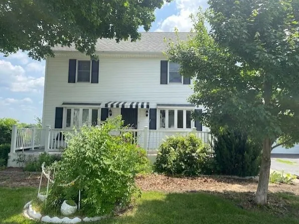 207 N Putnam St, Lostant, IL 61334