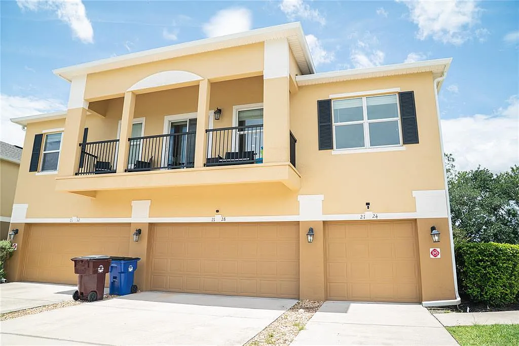 2 bed, 2.0 bath, 1273 sqft, $2,100 — Photo 1