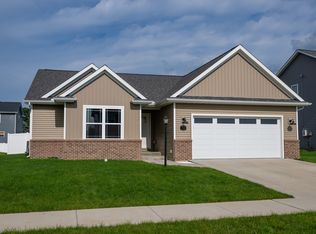 712 Cates Dr, Mahomet, IL 61853