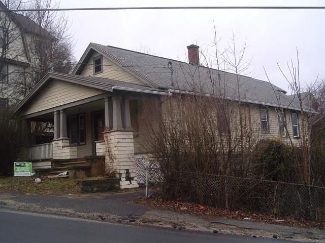 2nd image of 1338 Bank St