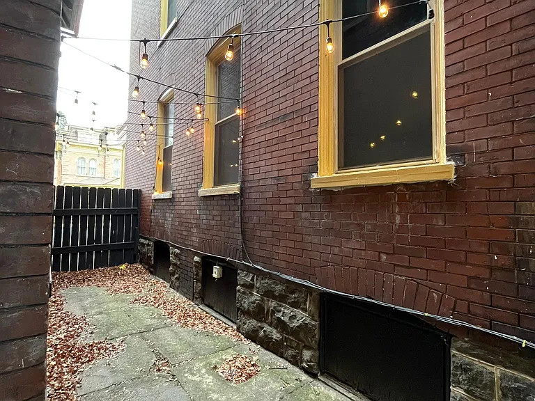 637 W 4th St #2 — Photo 21