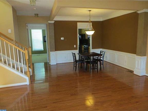 3rd image of 804 W Boxborough Dr