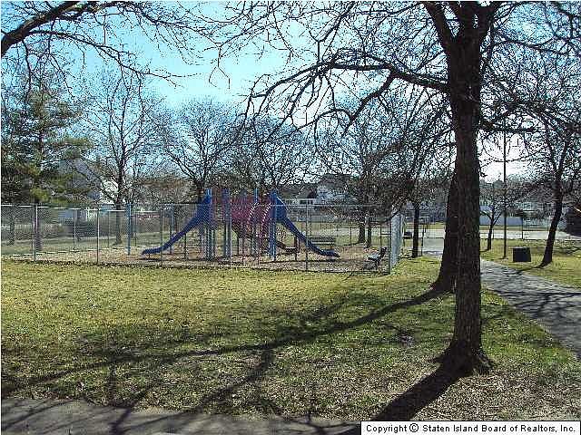 2nd image of 317 Hampton Green Staten Island
