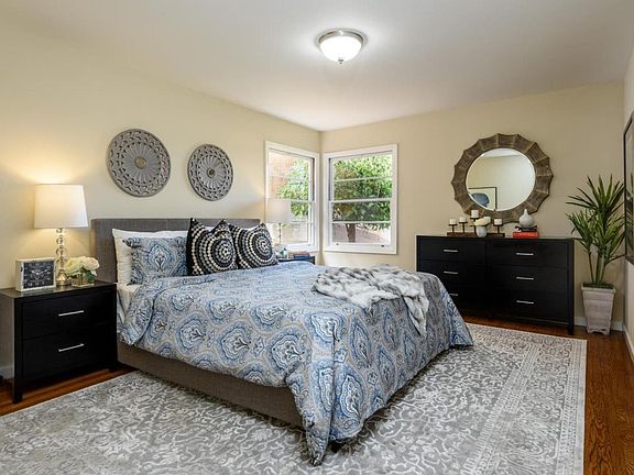 3rd image of 10 Hillbarn Ct
