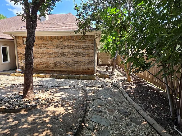 2150 Hedgestone — Photo 19