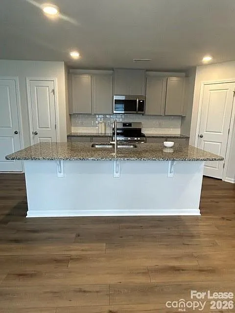 4 bed, 2.5 bath, 1956 sqft, $2,095 — Photo 3