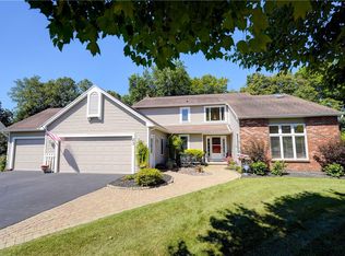 23 Edenfield Rd, Penfield, NY 14526