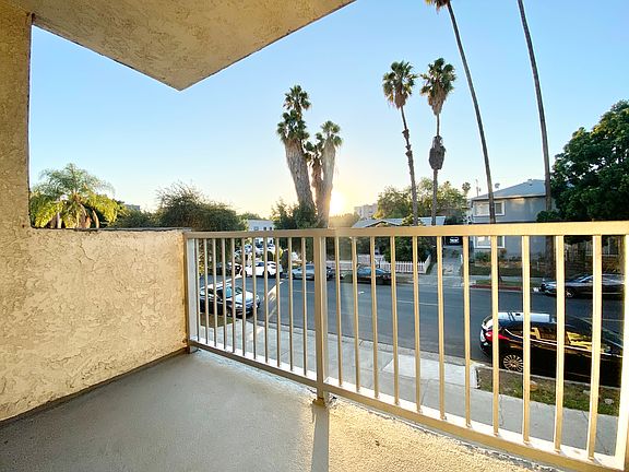 5th image of 740 S Harvard Blvd #101
