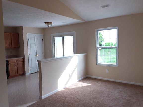 5th image of 389 Timber Hill Dr
